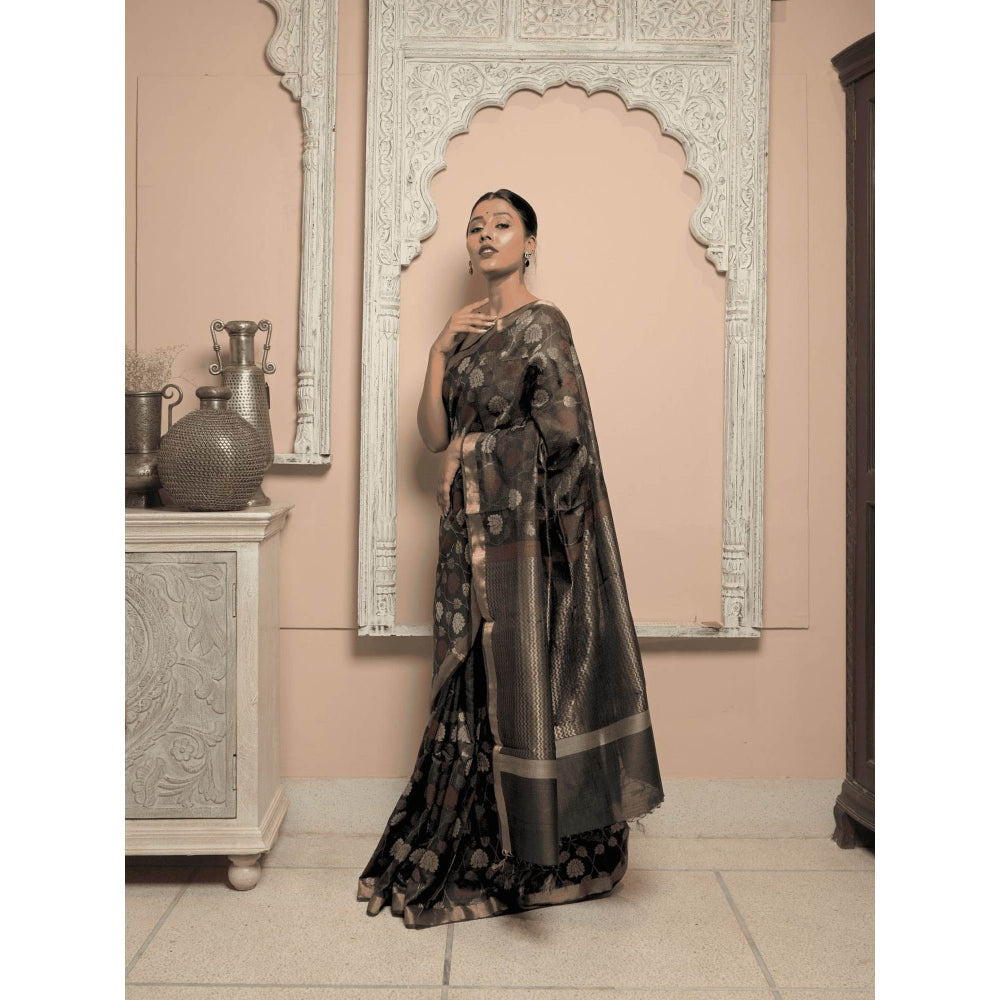 Dusala India Women Mukta Kesha Grey Floral Handloom Saree with Unstitched Blouse