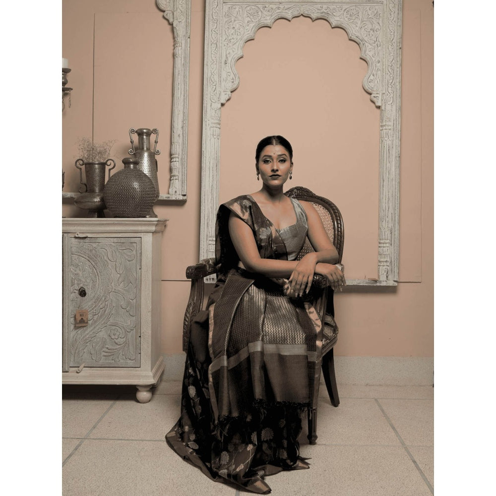 Dusala India Women Mukta Kesha Grey Floral Handloom Saree with Unstitched Blouse