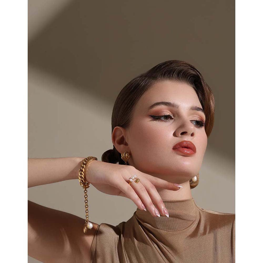 Dusala India White Shell Chic Bracelet