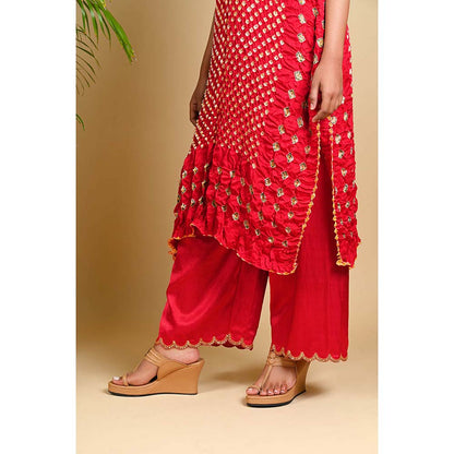 Dyelogue Scallop Embroidered Pants