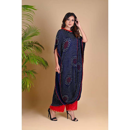 Dyelogue Scallop Embroidered Pants