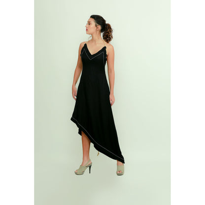 Echke Dress With Tie-Up Closure Feature