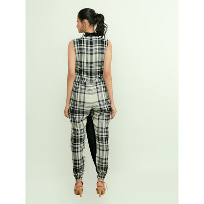 Echke Jumpsuit With Overlap Feature