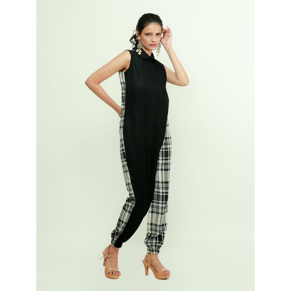 Echke Jumpsuit With Overlap Feature