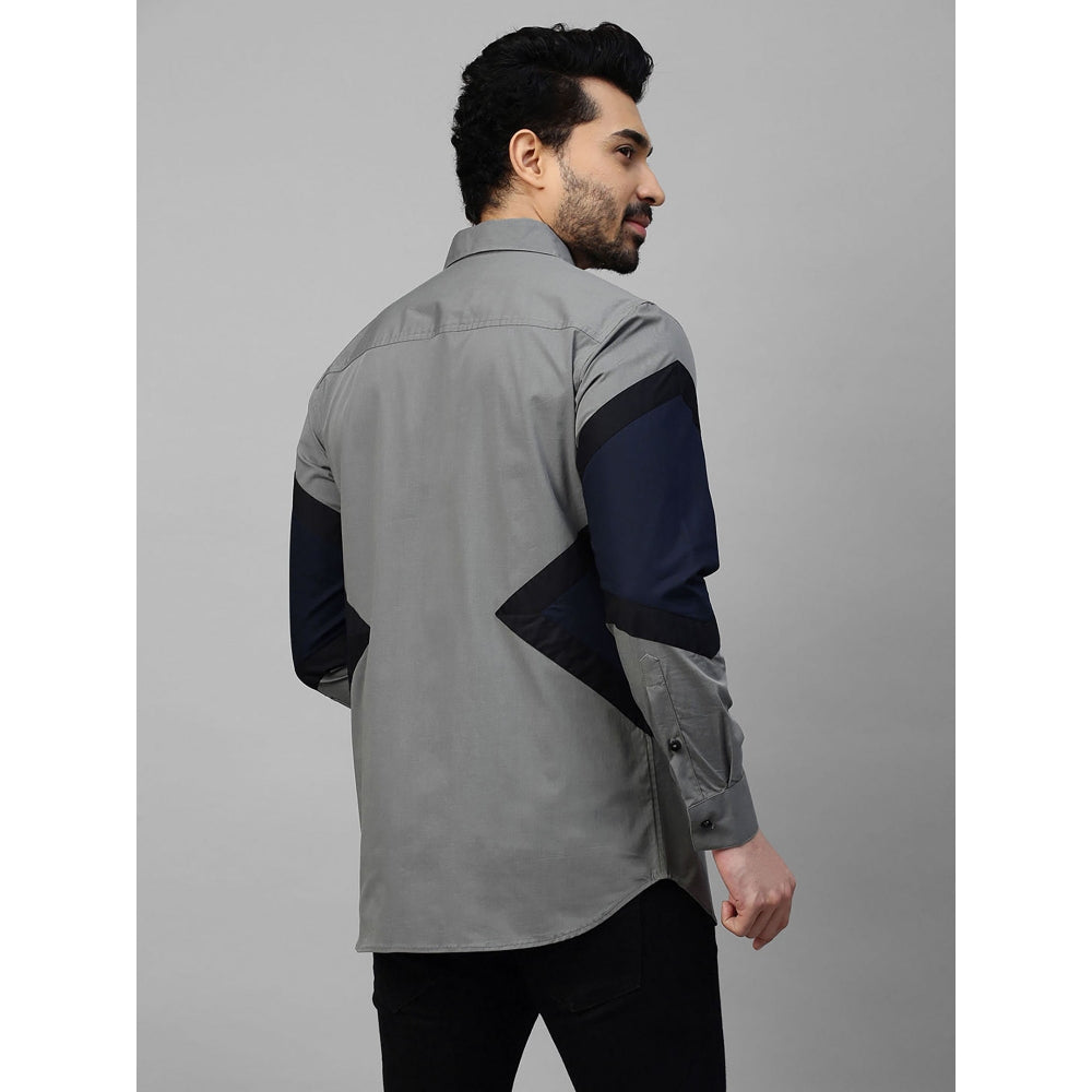 Echke Grey Shirt with Black and Dark Blue Arrow Feature