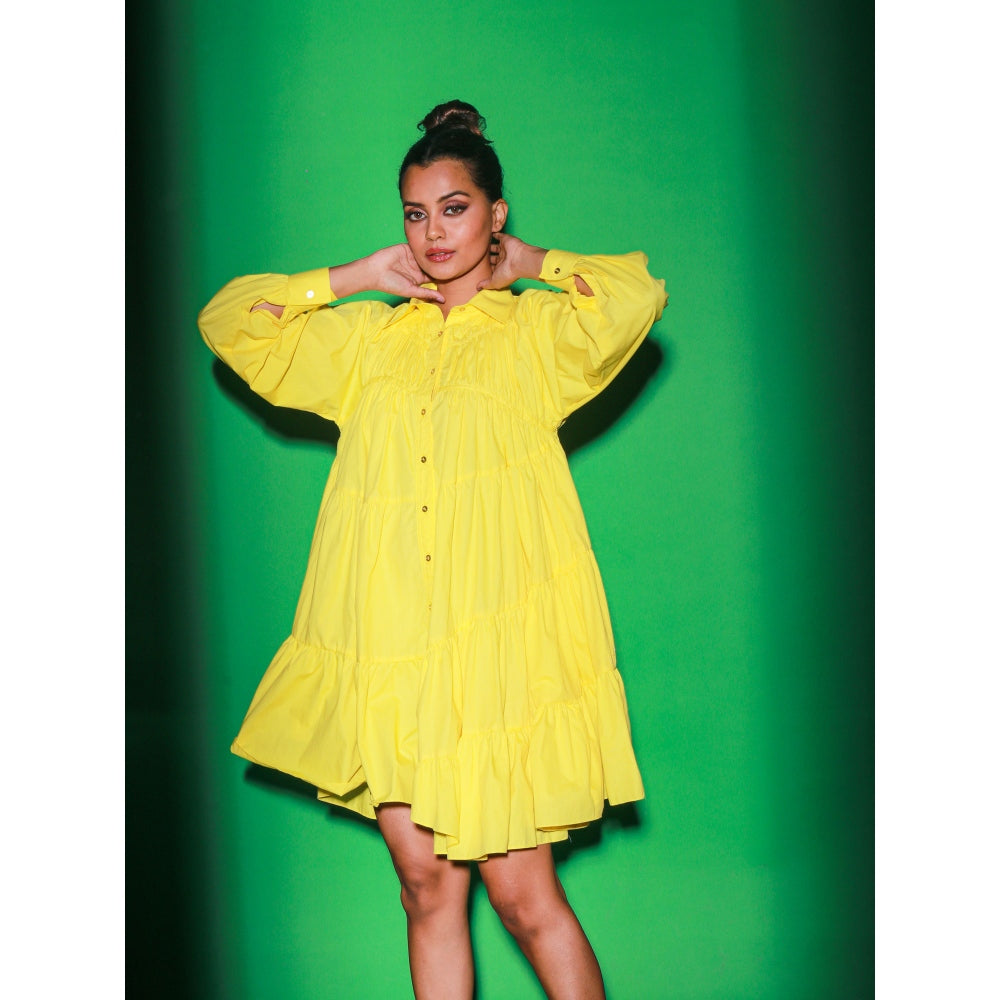 Echke Yellow Short Tiered Dress With Collar And 3/4 Sleeves