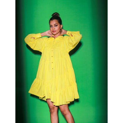 Echke Yellow Short Tiered Dress With Collar And 3/4 Sleeves