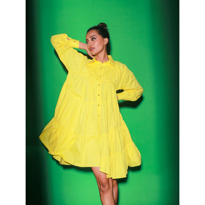 Echke Yellow Short Tiered Dress With Collar And 3/4 Sleeves
