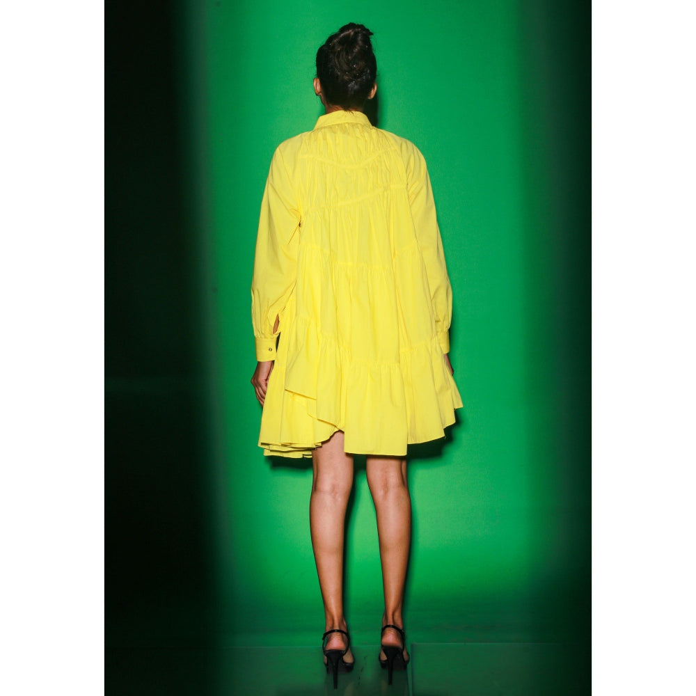 Echke Yellow Short Tiered Dress With Collar And 3/4 Sleeves