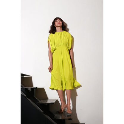 Echke Neck Rouged Dress with Broad Open Sleeves