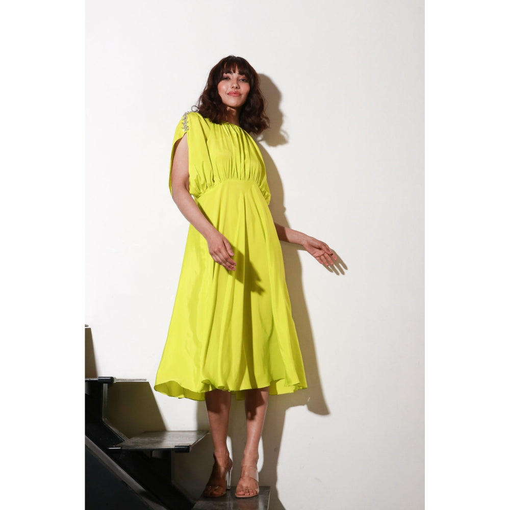 Echke Neck Rouged Dress with Broad Open Sleeves