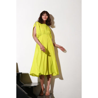 Echke Neck Rouged Dress with Broad Open Sleeves