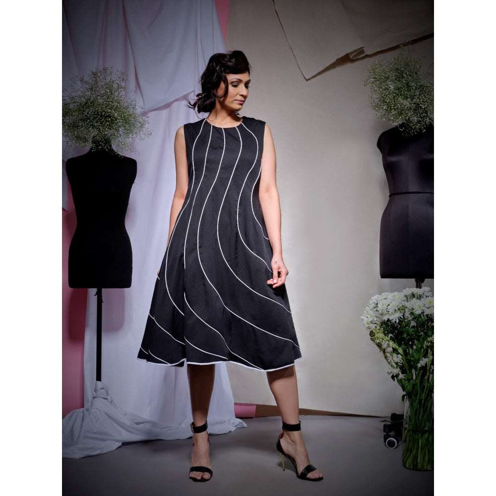 Echke Black Scuba Midi Dress
