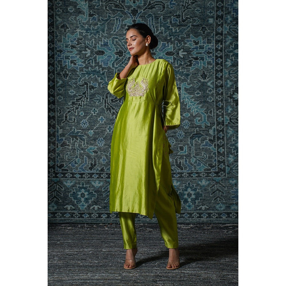 EEDA Green Embroidered Kurta with Pant (Set of 2)