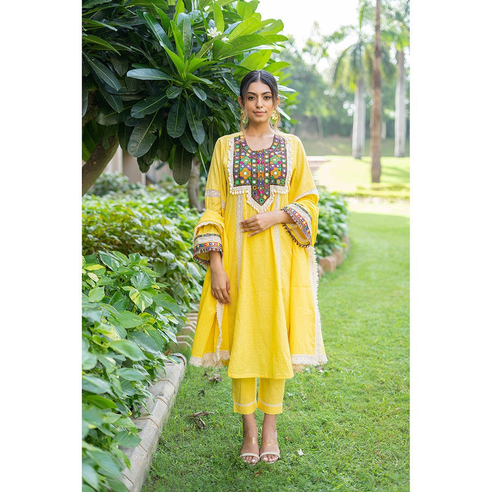 Ekavira Joshna Yellow Kurta with Pant & Dupatta for Women (Set of 3)
