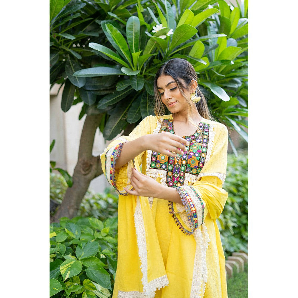 Ekavira Joshna Yellow Kurta with Pant & Dupatta for Women (Set of 3)