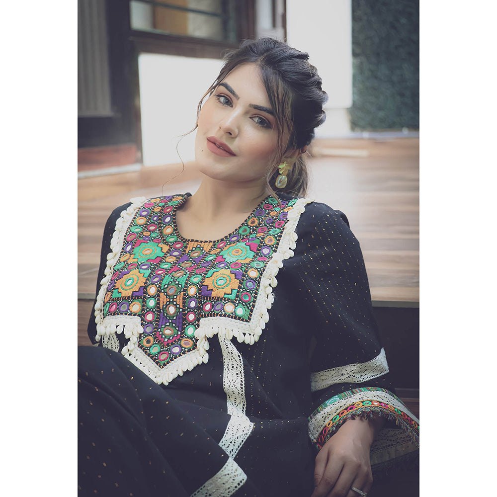 Ekavira Black Jashna Kurta with Pant and Dupatta (Set of 3)