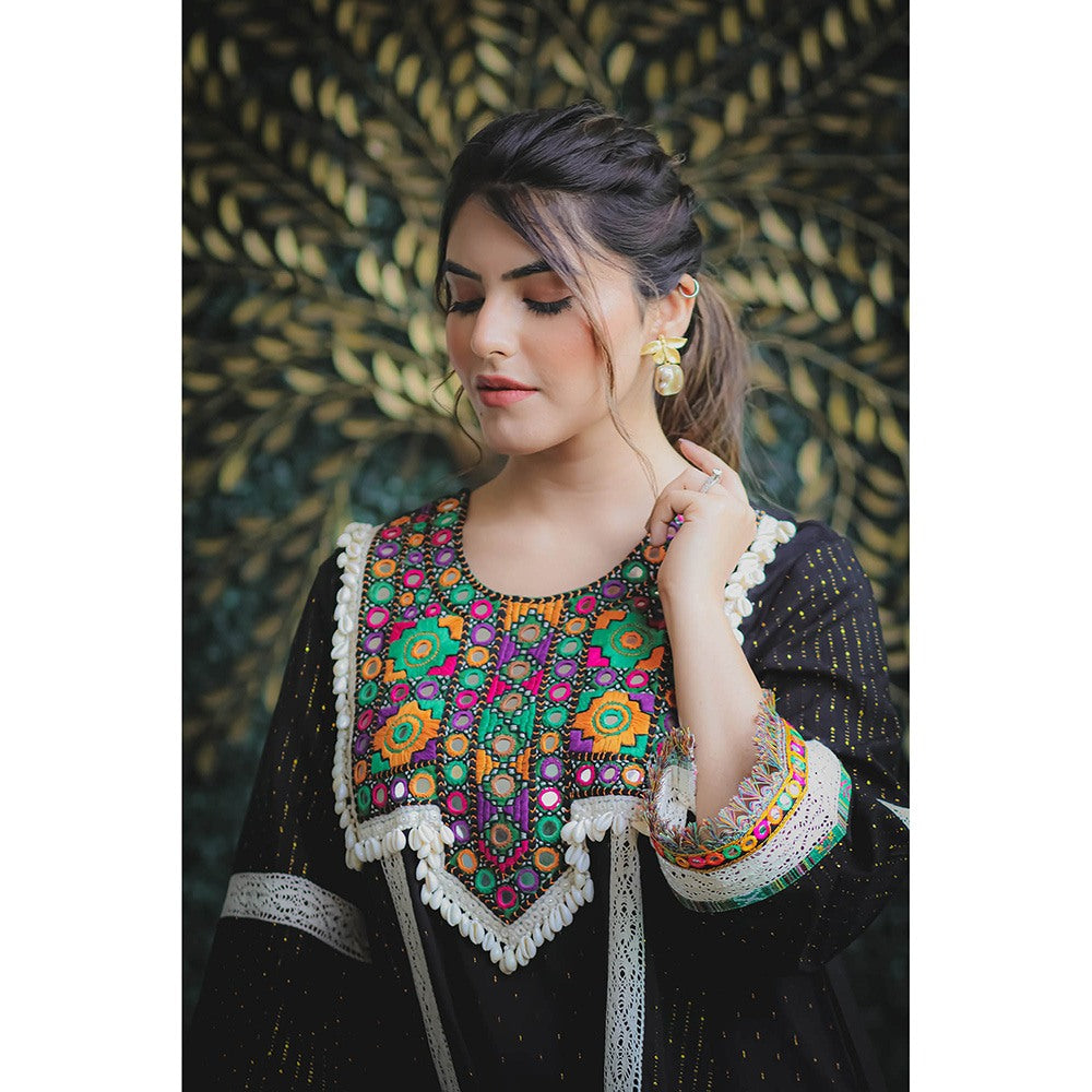 Ekavira Black Jashna Kurta with Pant and Dupatta (Set of 3)