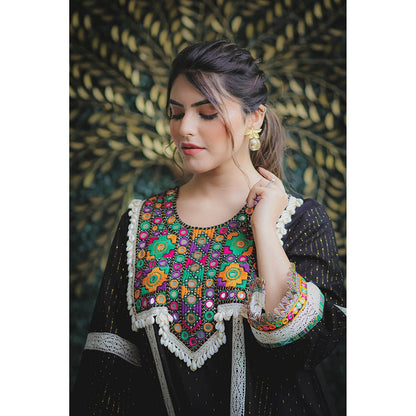 Ekavira Black Jashna Kurta with Pant and Dupatta (Set of 3)