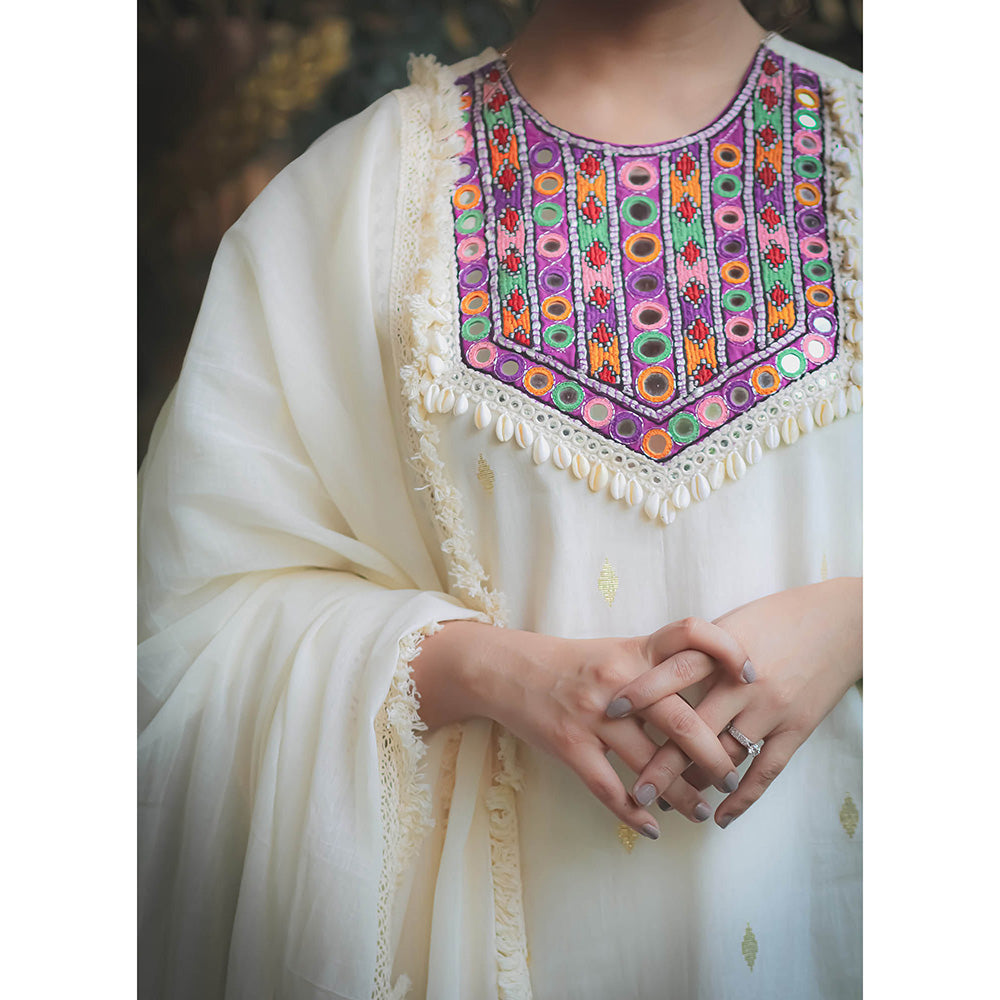 Ekavira Ivory Sajda Kurta with Pant and Dupatta (Set of 3)