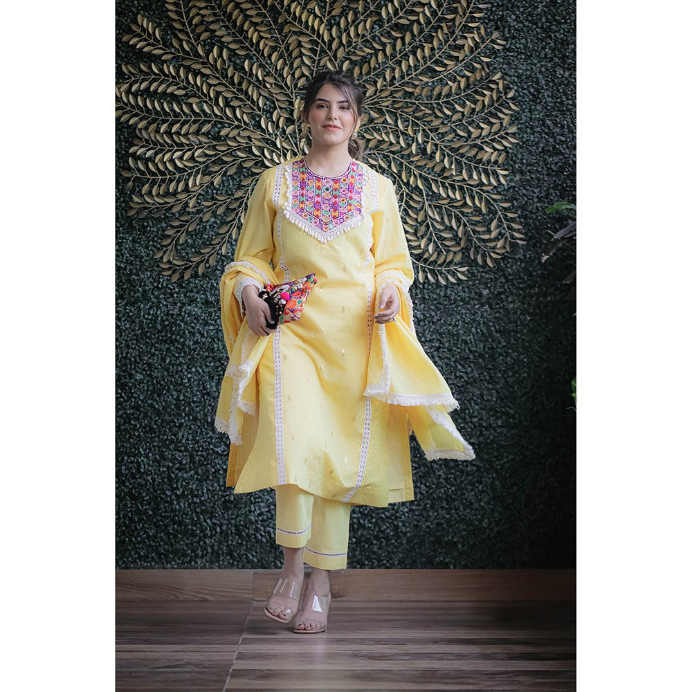 Ekavira Yellow Sajda Kurta with Pant and Dupatta (Set of 3)