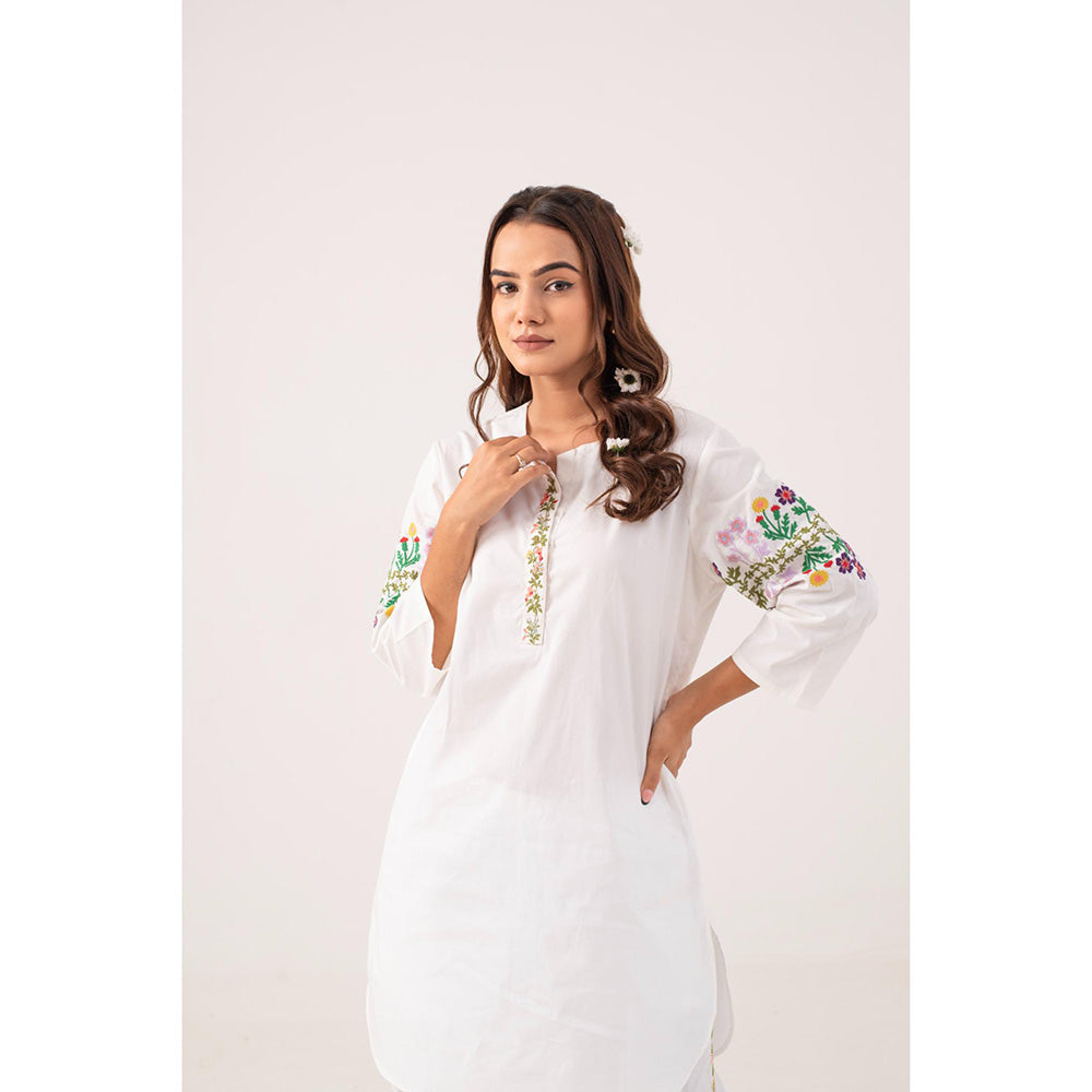 Ekavira Reva White Floral Print Kurta and Pant (Set of 2)