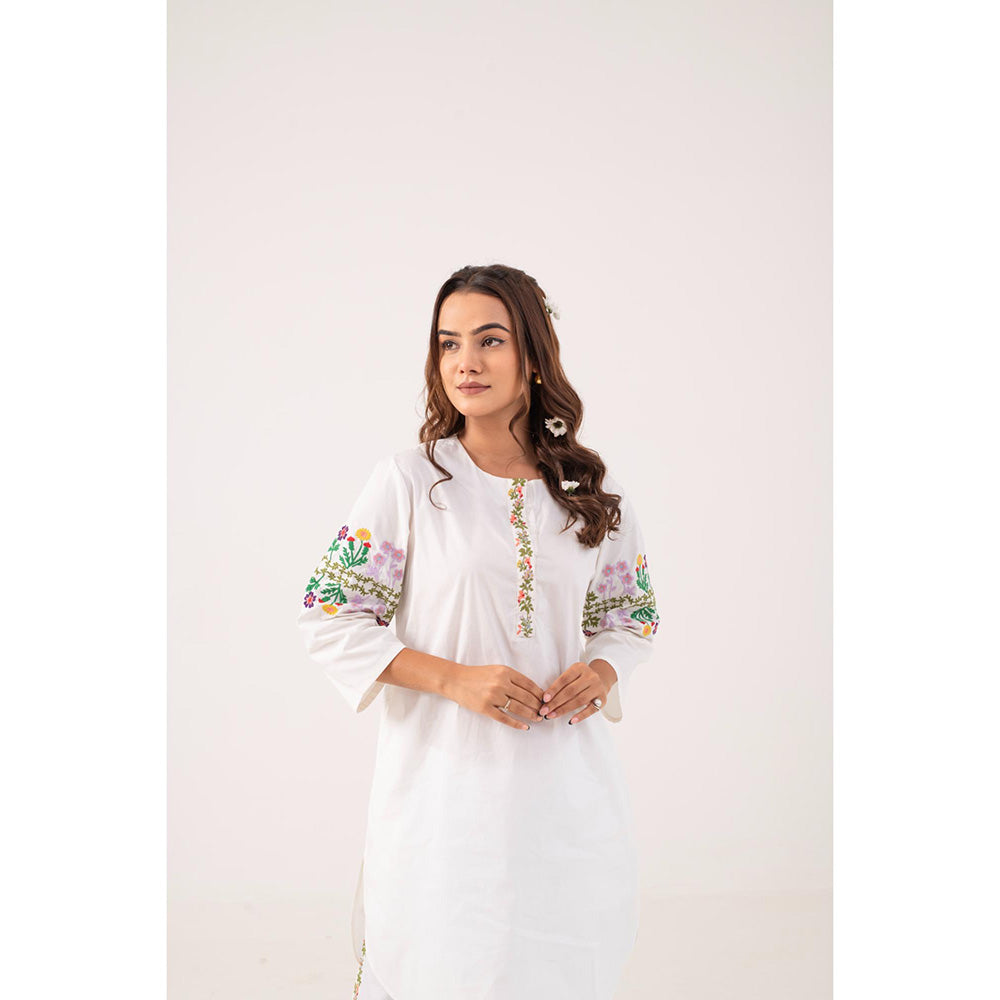 Ekavira Reva White Floral Print Kurta and Pant (Set of 2)