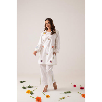Ekavira Amba White Floral Print Kurta and Pant (Set of 2)
