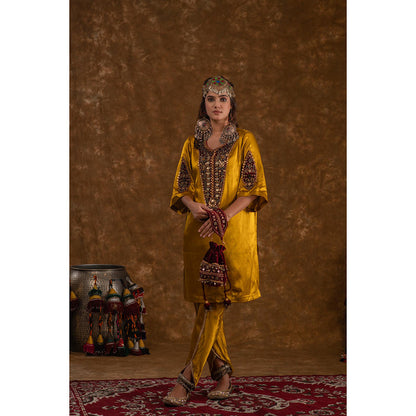 Ekavira Raahi Collection Rubina Solid Patch Work Kurta and Tulip Pant (Set of 2)