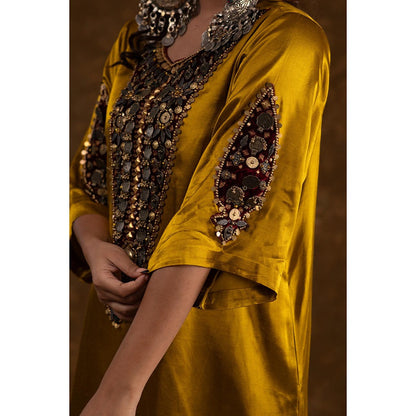 Ekavira Rubina Solid Patch Work Kurta with Tulip Pant and Dupatta (Set of 3)