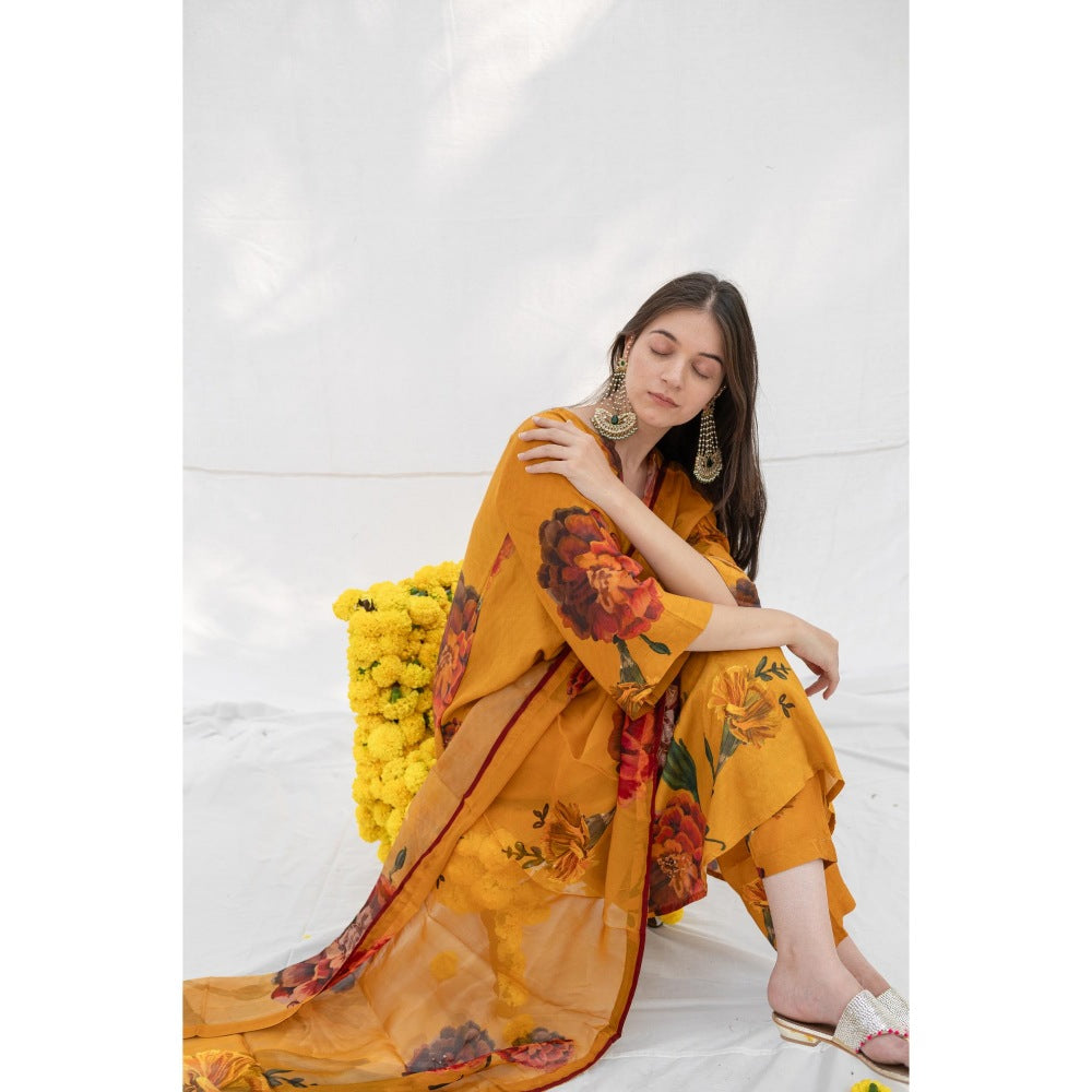 ETAR Rumi Kurta with Pant and Dupatta (Set of 3)