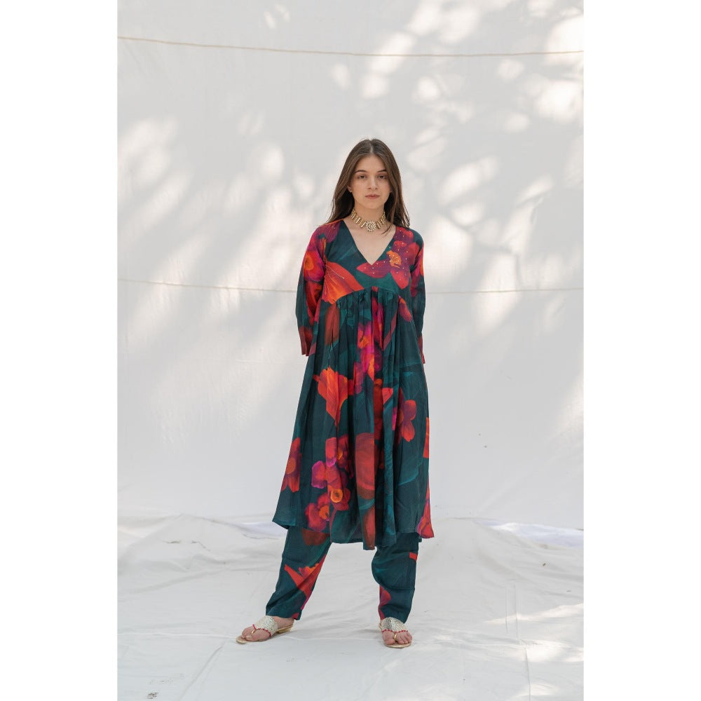 ETAR Jade Kurta with Pant and Dupatta (Set of 3)