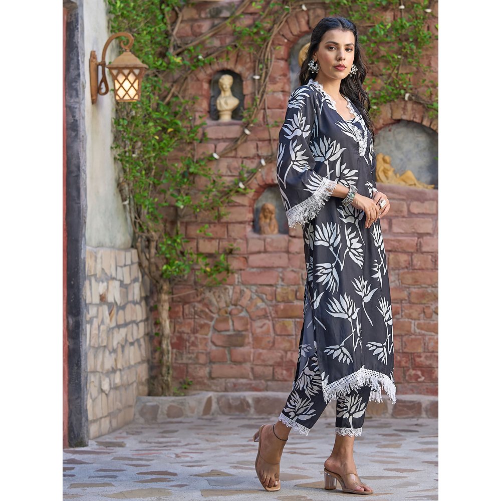 FASHOR Floral Printed Crochet & Fringed Lace Embellished Kurta & Pants - Black (Set of 2)