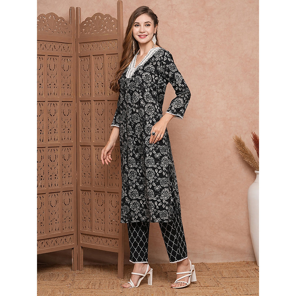 FASHOR Black Floral Printed Crochet Lace Embellished Kurta with Pant (Set of 2)