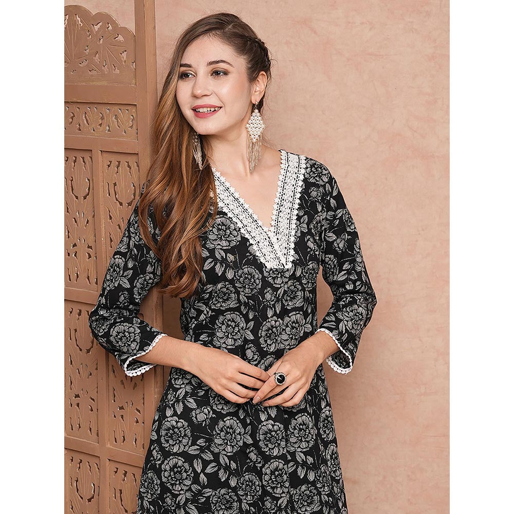 FASHOR Black Floral Printed Crochet Lace Embellished Kurta with Pant (Set of 2)