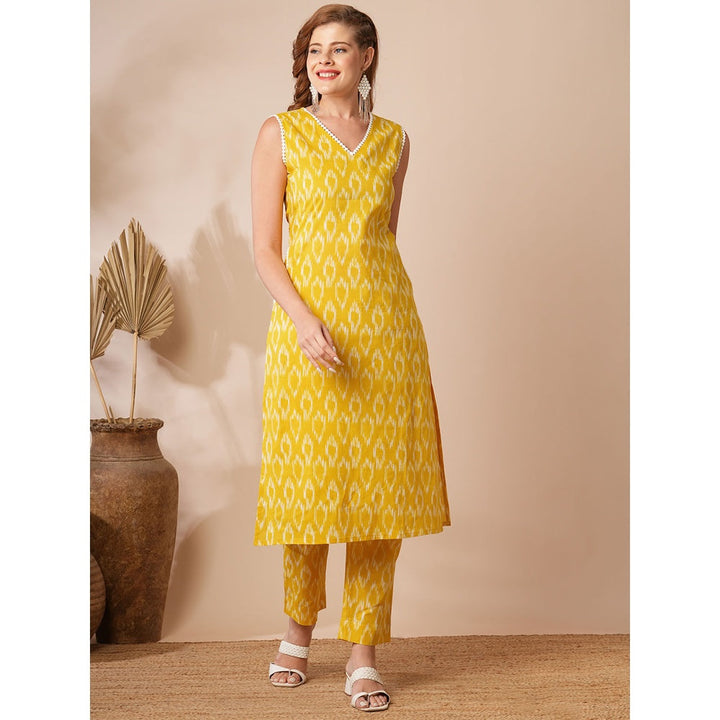 FASHOR Yellow Ethnic Ikat Printed Straight Fit Kurta with Pant (Set of 2)