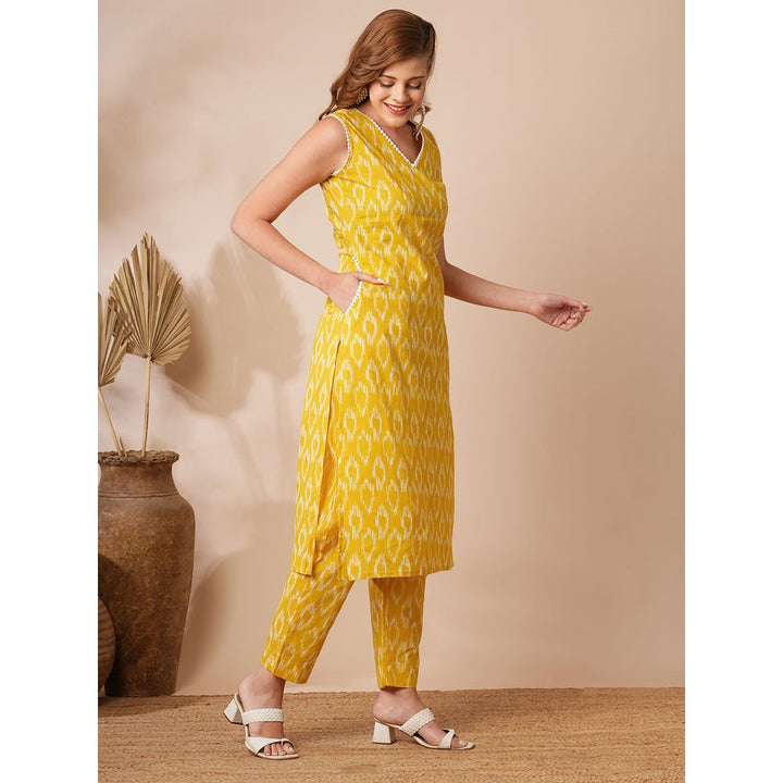 FASHOR Yellow Ethnic Ikat Printed Straight Fit Kurta with Pant (Set of 2)