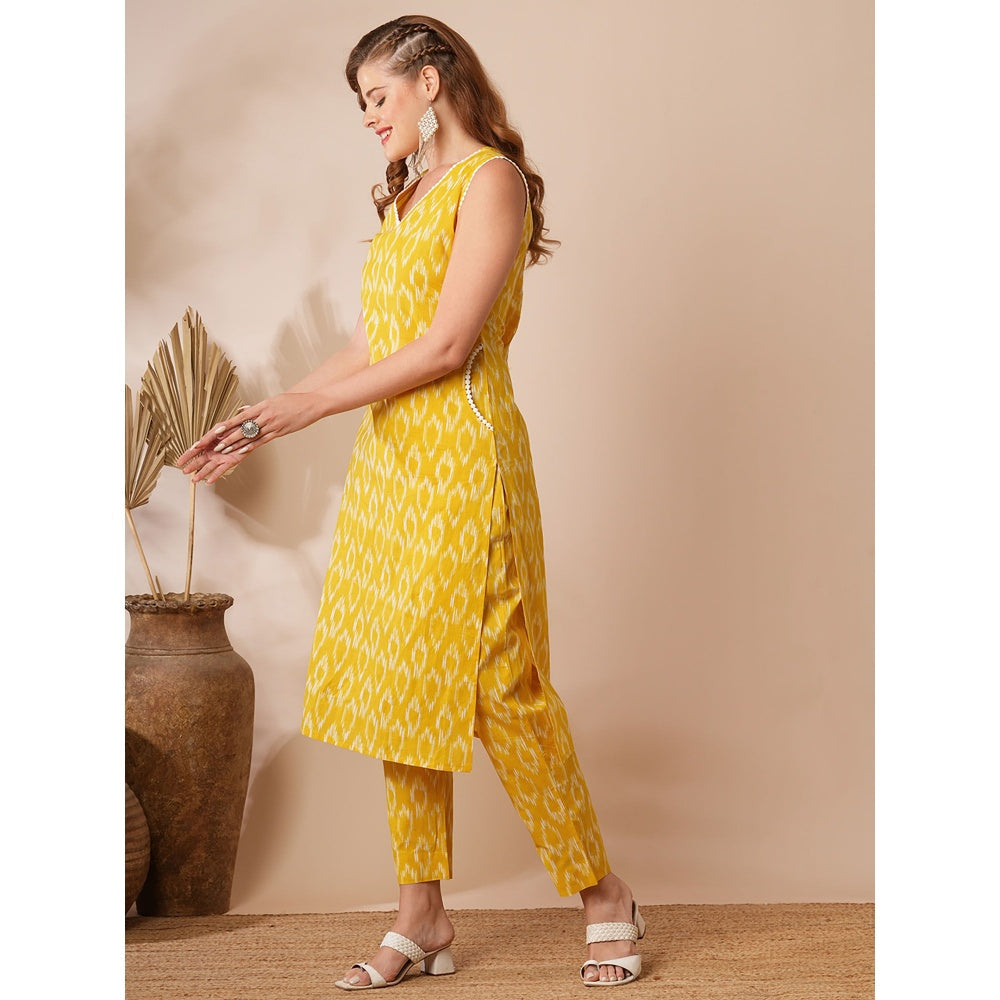 FASHOR Yellow Ethnic Ikat Printed Straight Fit Kurta with Pant (Set of 2)