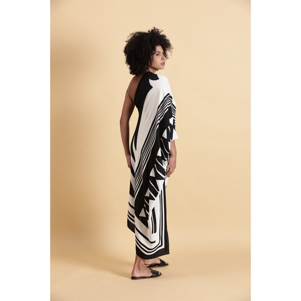 Fawn 24 White Monochrome Muse Kaftan Dress