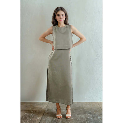 Fawn 24 Olive Linen Round Neck Solid/Plain Sleeveless Maxi Dress
