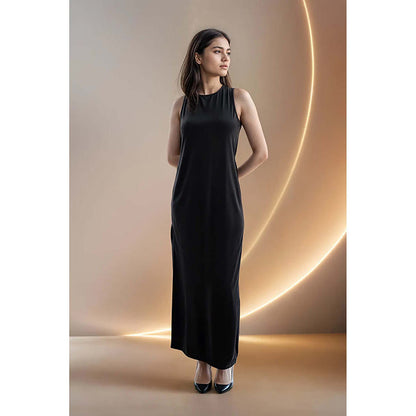 Fawn 24 Black Polyester Round Neck Solid/Plain Sleeveless Maxi Dress