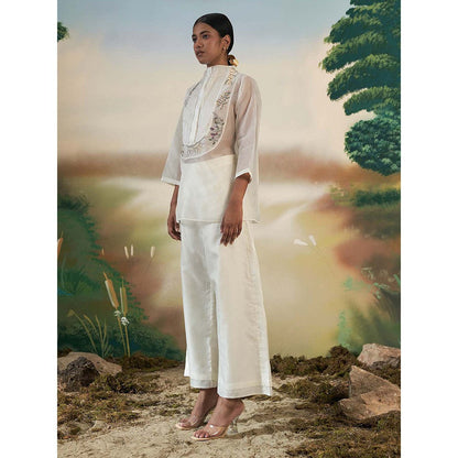 FEBo6 Garland Embroidered White Co-Ord (Set of 2)