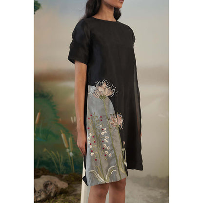 FEBo6 Moon Flower Black Knee Length Dress
