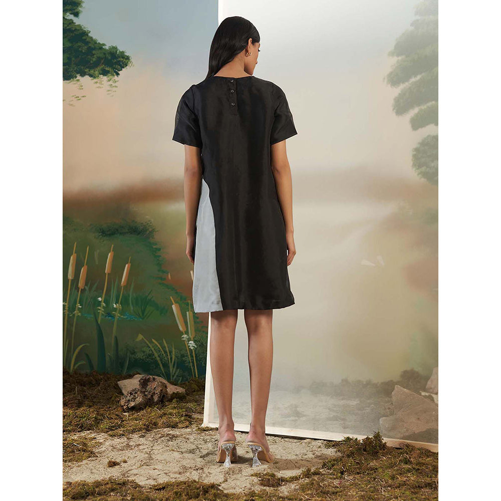 FEBo6 Moon Flower Black Knee Length Dress
