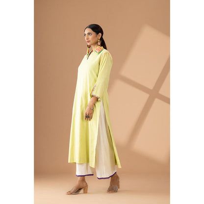 Finethreads by Hina & Nikhat Coral Grace The Versatile Embroidered Kurta and Pant (Set of 2)