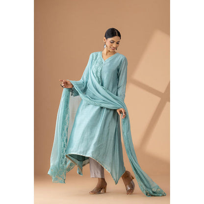 Finethreads by Hina & Nikhat Tarini Elegance Applique Kurta Pant with Dupatta (Set of 2)