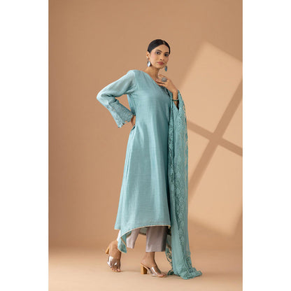 Finethreads by Hina & Nikhat Tarini Elegance Applique Kurta Pant with Dupatta (Set of 2)