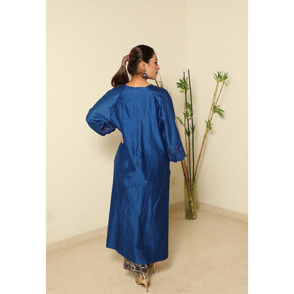 Finethreads by Hina & Nikhat Spinel Elegance The High-Slit Chanderi Kurta and Pant (Set of 2)