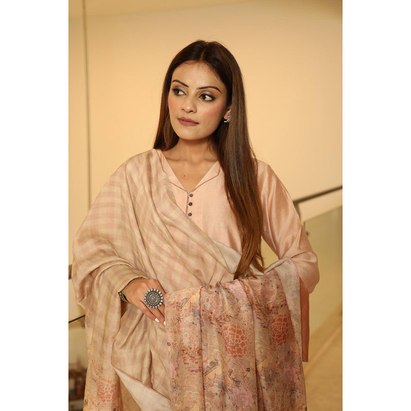 Finethreads by Hina & Nikhat Peach Salmon Kurta with Pant and Dupatta