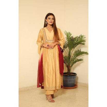 Finethreads by Hina & Nikhat Golden Pleated Kurta with Pant and Dupatta